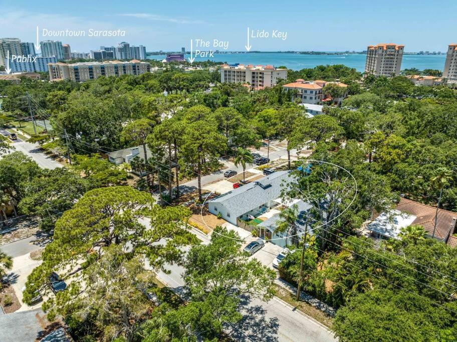 Coconut Cove Mid-Long Term Stays Available Walk To Downtown Trolly To Beaches ساراسوتا المظهر الخارجي الصورة